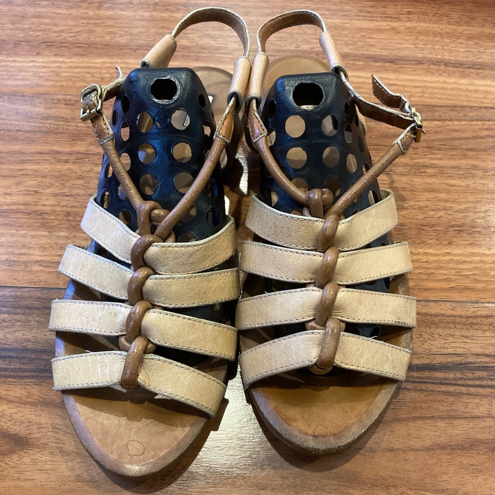 CHLOE WOMEN’S BEIGE LEATHER FLAT SANDALS EU 38 US 8 MADE IN ITALY